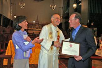 Dr. Paul Farmer receives Spirituality & Justice Award from All Saints, Brookline