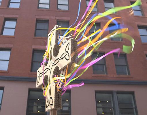 Parade Cross